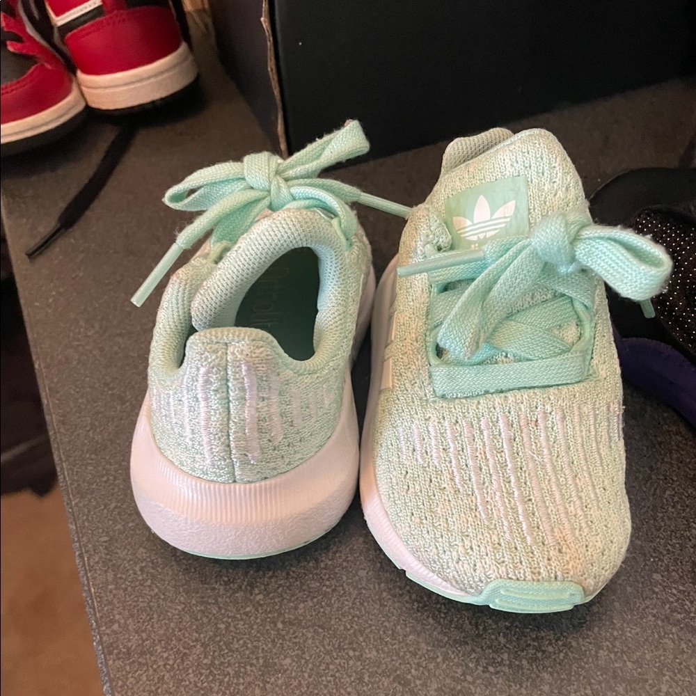 Adidas size 4c